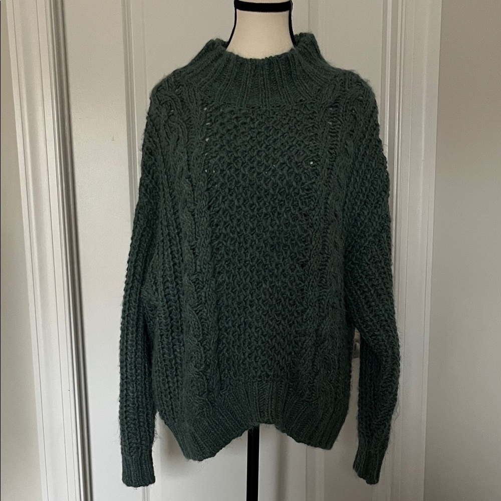 Universal Threads Chunky Knit Sweater 🌟 - Picture 5 of 10